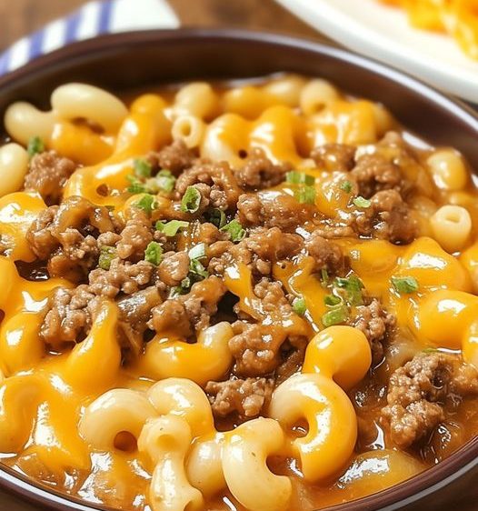 One-Pot Macaroni Cheeseburger Soup