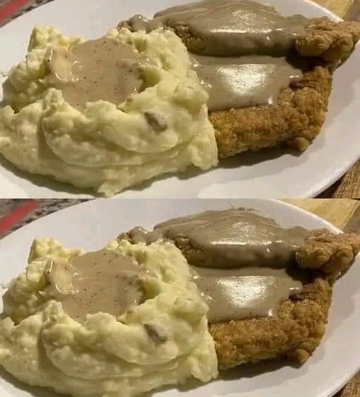 Classic Chicken Fried Steak with Creamy Mashed Potatoes and Gravy