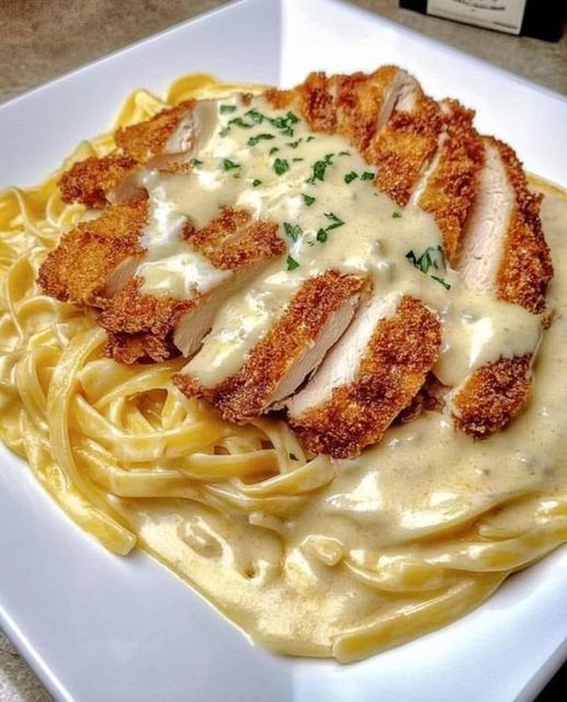 Crispy Chicken with Creamy Pasta  Don’t lose this!